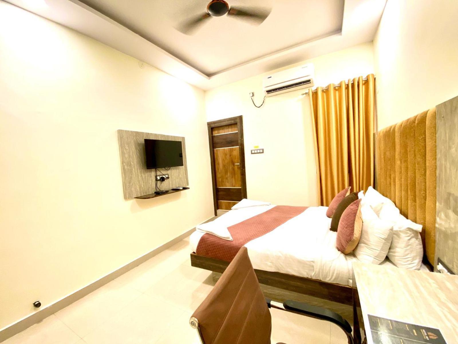 Hotel Sky International- Airport Zone Hyderabad เชมชาบัด ภายนอก รูปภาพ