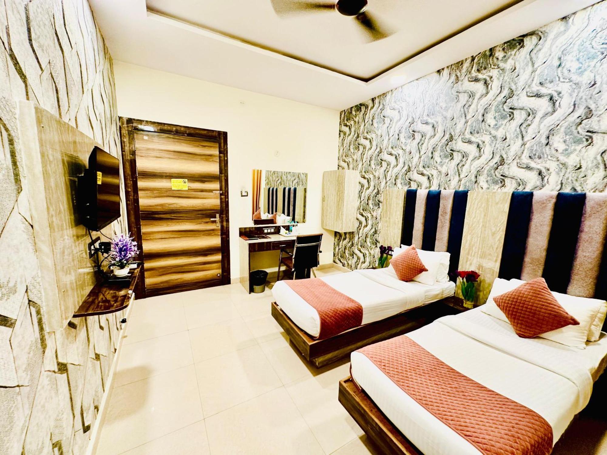 Hotel Sky International- Airport Zone Hyderabad เชมชาบัด ภายนอก รูปภาพ
