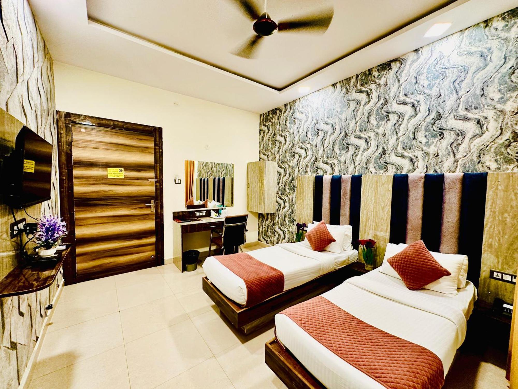 Hotel Sky International- Airport Zone Hyderabad เชมชาบัด ภายนอก รูปภาพ