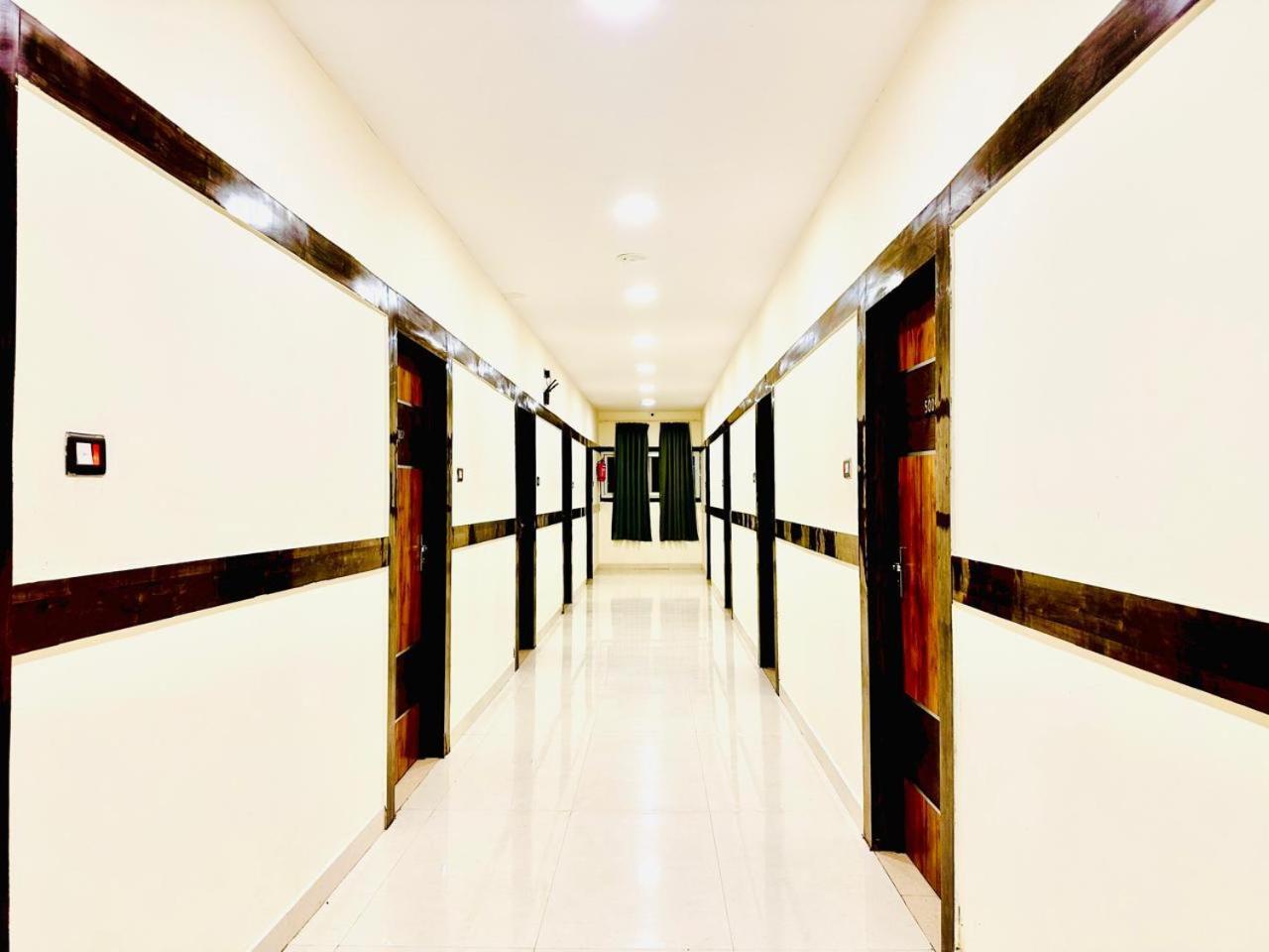 Hotel Sky International- Airport Zone Hyderabad เชมชาบัด ภายนอก รูปภาพ