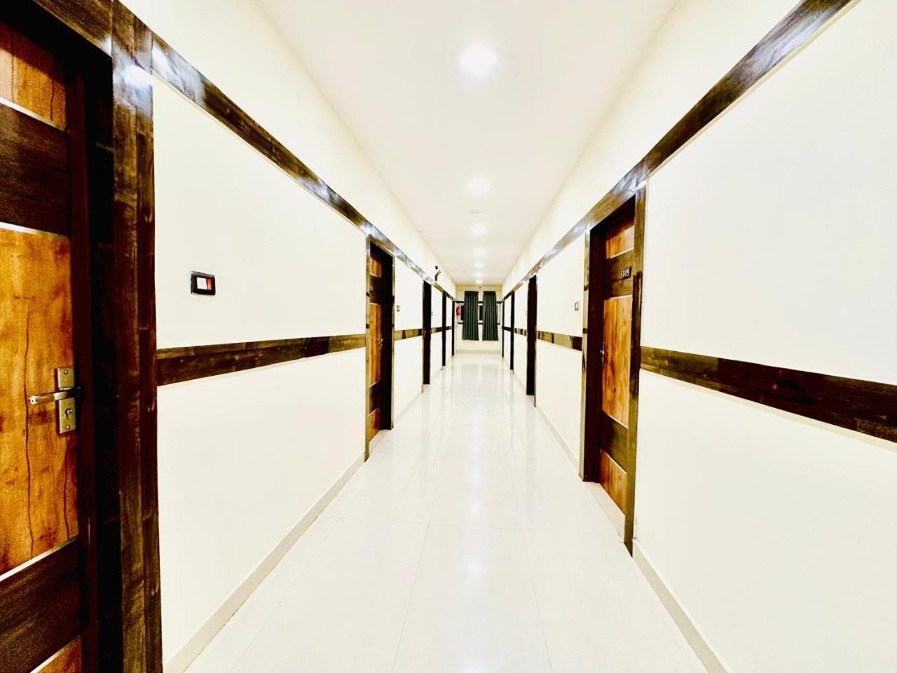 Hotel Sky International- Airport Zone Hyderabad เชมชาบัด ภายนอก รูปภาพ