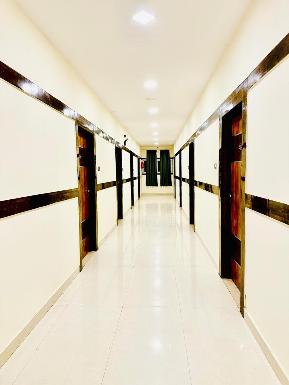 Hotel Sky International- Airport Zone Hyderabad เชมชาบัด ภายนอก รูปภาพ