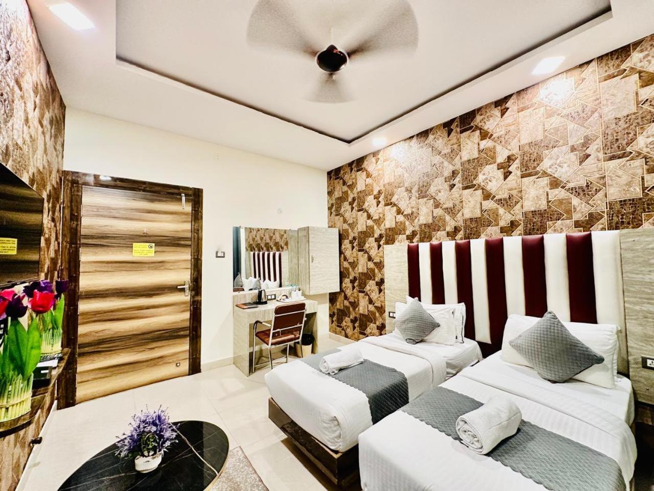 Hotel Sky International- Airport Zone Hyderabad เชมชาบัด ภายนอก รูปภาพ